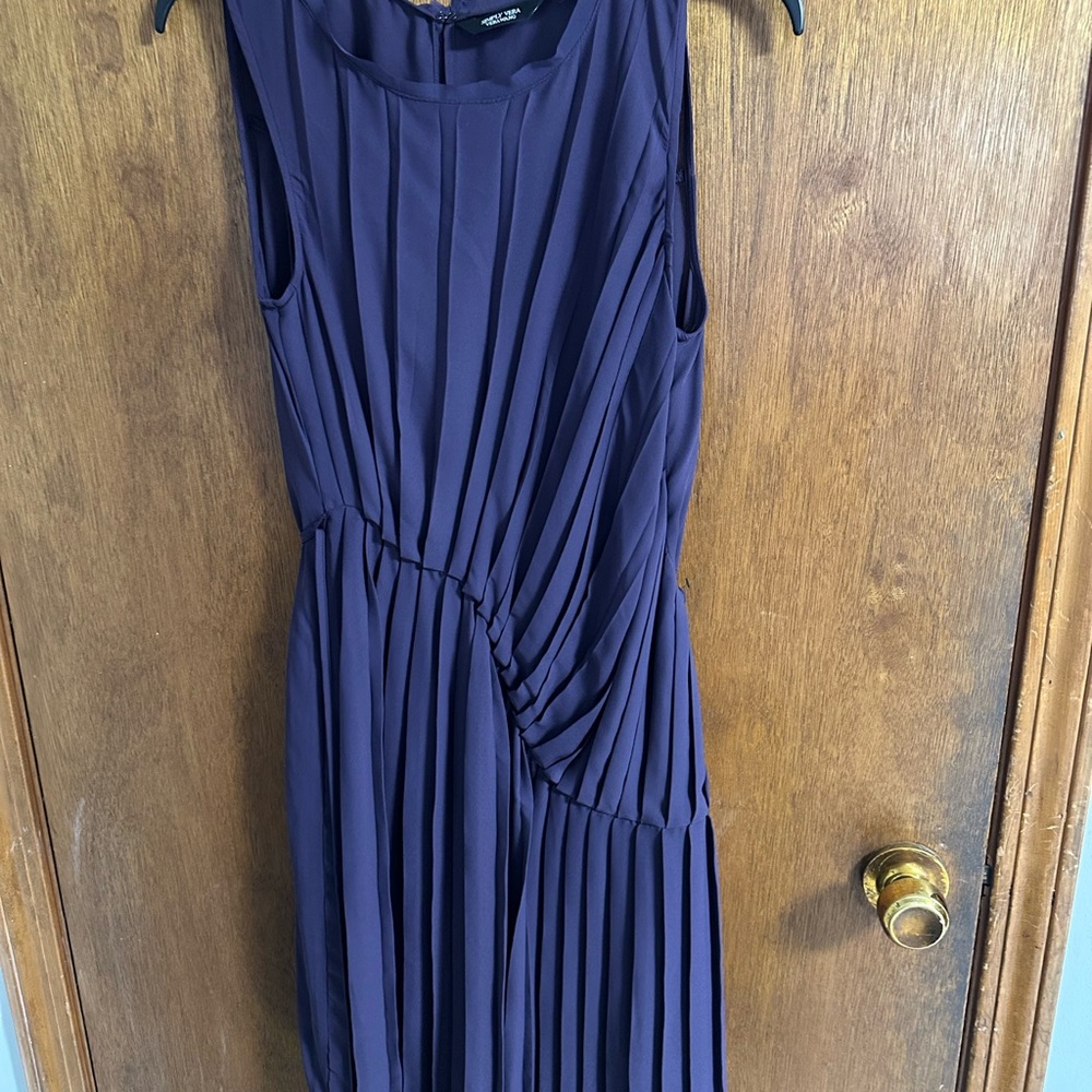 NWOT Simply Vera Vera Wang Elegant Asymmetrical Purple Sleeveless Dress